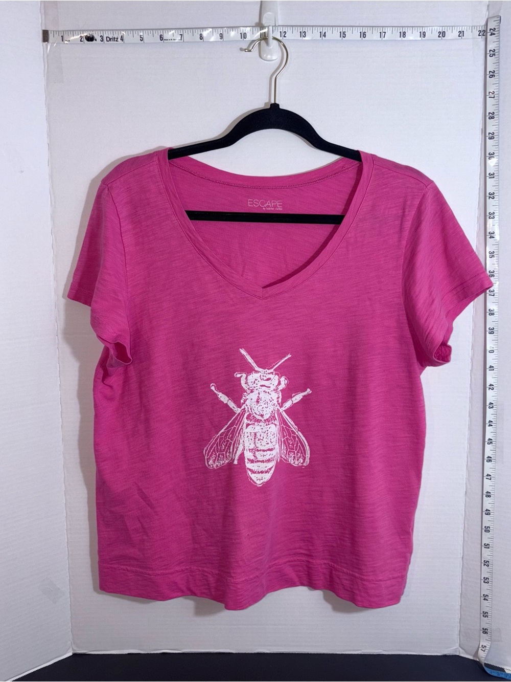 Escape V-Neck Short Sleeve Tee in Bright Pink with White Bee Graphic